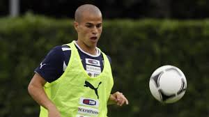 To cut up sth sep  into small pieces  for sb 59 examples from the internet. Em Wunderknaben Sebastian Giovinco Wenn Die Atom Ameise Explodiert Sport Sz De
