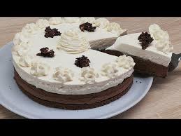 Une recette facile de gâteau original est sur recettes de cuisine. Gateau D Anniversaire En Periode De Confinement Trop Facile Cuisine Rapide Youtube