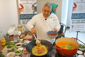 Ikan goreng dengan acar kuning adalah resep yang muncul hanya pada saat yang istimewa. Resepi Ikan Bakar Portugis Oleh Dato Chef Wan