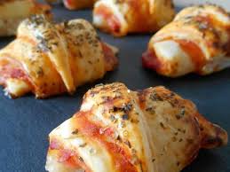 De Savoureux Petits Feuilletes Aperitifs Recette Aperitif Croissants Aperitifs Facon Pizza Par Lacuillerea Recettes De Cuisine Recette Recette Croissant