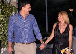 Το 1991 πήρε τον τίτλο μις παγκόσμιος τουρισμός σε διαγωνισμό του εξωτερικού. Mpalatsinoy Kikilias Deipno Me Toys Goneis Toys Ligo Prin Ton Gamo Toys