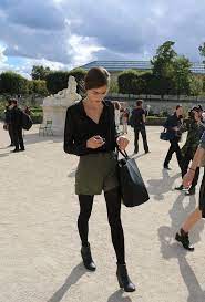 36 Stylish Outfit Ideas With Shorts And Tights Shorts With Tights Winter Shorts Outfits Stylish Outfits