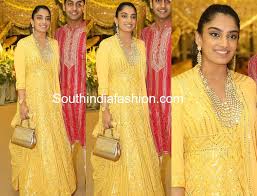 Pinky and gv sanjay reddy are hyderabad's favourite power couple, and their luxurious, tranquil home, spread over two acres, is a stunning example of indian architecture. Veena Reddy 2018 South India Fashion