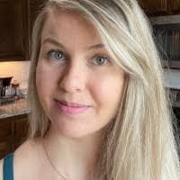 Elisa Powell's Instagram, Twitter & Facebook