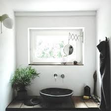 So sieht eine rustikale ecke mit gehackten brettern an der wand aus. Altholz Bilder Ideen Couch
