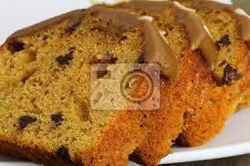 Kuchen, which is german for cake, describes a type of breakfast sweet popular in bakeries worldwide. Cappuccino Und Toffee Kuchen Mit Weisser Schokolade Flocken Close Wandposter Poster Toffee Verglasung Flocken Myloview De