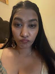 Saree pehnke mai apne aapko apsara se kam nahi manti, okay guys? Aap bhi  mat maiye!