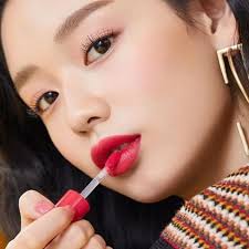 There is no big difference in her makeup face and no makeup face. The Best Korean Beauty Products For Your Blackpink Inspired Makeup Look Capitaland