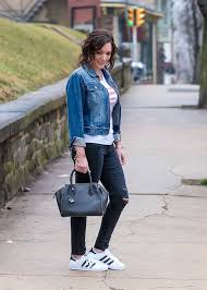 Do Black Jeans And Blue Denim Jacket Go Together Casual Outfit Formula Graphic Tee Denim Jacket Black Jeans Jo Lynn Shane Denim Jacket Black Jeans Casual Outfits Jean Jacket Outfits