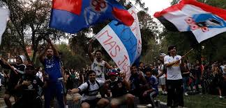 Desde el 11 de marzo de 2018 es el presidente de la república de chile, cargo que también ocupó entre 2010 y 2014. Historico Barras De La U Y Colo Colo Se Unieron Tribunero Com