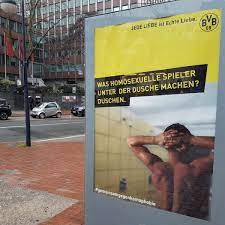 Lässt der bvb ausgerechnet ihn ziehen? Falsche Bvb Plakate Die Homophobie Im Fussball Bleibt Ein Kommentar Bvb