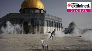 Police must immediately stop firing stun grenades at worshippers, and the youth must calm down and be quiet. tens of thousands of palestinian worshippers earlier packed into the mosque on the final. 8m Zcqjwcgyy3m