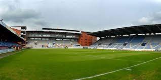 Een authentieke, historische stad, midden in het groen, waar het goed is om leven en. Staaien Stadion Sint Truidense Vv Football Stadiums European Football Soccer Field