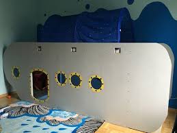 Kinderhochbett Ikea Hack Kinderbett U Boot Mit Aquarium Und Hangesessel Ikea Kura Ideen Fur S Kinderzimm Kinderhochbett Kinderbett Boot Kinderschlafzimmer
