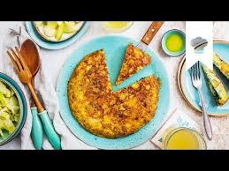 Tortilla Espanola I Spanisches Kartoffelomelett Mit Chicoreesalat Edeka Youtube Kochrezepte Lebensmittel Essen Rezepte