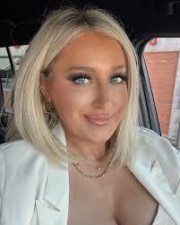 Jessica Paige's Instagram, Twitter & Facebook