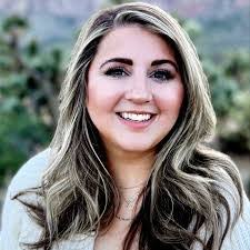 Karen Hartline's Instagram, Twitter & Facebook