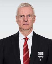 Haie beurlauben Cory Clouston