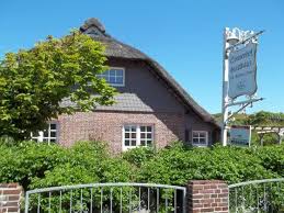 The former home of the famous singer lale andersen (lili marleen) has been completely renovated and is located very near to the beach. Langeoog Bilder