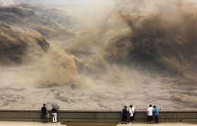 Estimates of the number of people killed in the flood range generally range from 1 to 2 million. Catastrophic Flood That Killed 300 000 People Entombed Many In The Walls Of Ancient Chinese City