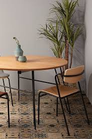These New Tables And Chairs Bring You Character And Sobriety Renewed Designs With A Retro Vibe That Is Typical For Th In 2020 Kave Home Table And Chairs Dinning Table