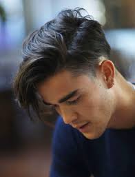 .saç kesi̇mi̇ eği̇ti̇m vi̇deosu detayli anlatim , son zamanlarda çok popüler olan 2019 saç modelleri erkek , lerde çok kullanılan yanlar sıfır üstler uzun veya yanlar jilet ile üstler kısa saç. Gorunce Hemen Berbere Gitmek Isteyeceginiz 24 Erkek Sac Modeli Onedio Com