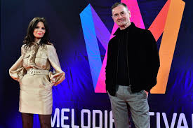 Born 25 august 1957) is a swedish singer and television producer. Lena Philipsson Blir Tomt Utan Applader