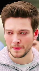 لحظة أدراك وداع جيهان كان حقيقي حقيقة شي غير متوقع خروج جيهان وهو أحد  مرتكزات المسلسل قرار خطأ جيهان سند باران كرم صديقه الوحيد وهسه جيهان أخوه  منو بقى لباران يعني؟بالنهايه أتمنى لجوكسال مزيد من ...