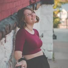 Rond, carré, allongé ou encore ovale, à chaque morphologie de visage correspondent des coiffures permettant de mettre en valeur les traits. Quelle Coupe De Cheveux Mi Longs Quand On A Le Visage Rond Pensees De Ronde Quelle Coupe De Cheveux Mi Longs Quand On A Le Visage Rond