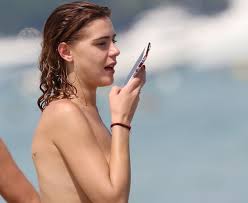 TéléStar on X: Cest chaud ! Barbara Opsomer (Les Anges 10) se dévoile  topless à la plage ! t.coAIM8lnWPCN t.coykEB4dzYPh  X