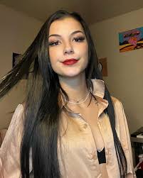 Summer Winn's Instagram, Twitter & Facebook