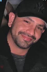 Muy hermoso y sexy joven. Saludos.