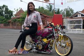 Restorasi rx king modif harian,rx king 96 kondisi yg kurang bagus & di restorasi ulang agar terlihat fresh modif kruk as rx king dengan cara di poles,timbel/sumpal , dan pengelasan sedikit !!! Modifikasi Yamaha Rx King 1997 Purwokerto Si Ceper Untuk Si Buah Hati Otoinfo Id