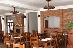 Compexul turistic vank este compus din vila vank si sarra vank, situate una langa cealalta, avand curte comuna si capacitate de 80 de locuri. Vila Sarra Vank Arieseni Dn75 Lunca Turda