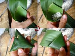 Pisang adalah tanaman yang masuk keluarga musaceae berdau lebar, serta semua bagian dari tanaman pisang ini. 11 Macam Bungkusan Daun Pisang Tradisional Asli Indonesia Ada Yang Masih Ingat Namanya