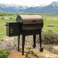 What i love most about the traeger junior elite is that it packs a punch despite being a little smaller in size than many of the other grills on this list. Traeger Junior Elite 20 Inch Wood Pellet Grill Tfb29lzb Bbqguys