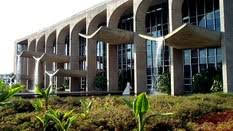 As novas instalações do palácio da justiça de ponte da barca, a cargo da casais durante 12 meses, inauguraram a 20 de abril 2004. A Rigidez E A Fluidez Do Palacio Da Justica Ministerio Da Justica E Seguranca Publica