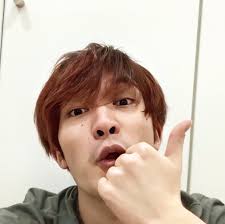 じぇす s instagram post 髪切ったジェシーはカッコ良すぎる 黒髪短髪ジェシー大好きだよ でもこの髪長くって 赤髪のジェシーには自粛期間 元気とか楽しみをたっくさんもらったから この伸び切った髪の毛ジェシーも愛おしいんだよな とにかくどんな