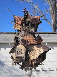 Crooked Whimsical Birdhouse For The Bird Equivalent Of Tim Burton Casitas De Pajaros Ilustracion De Casa Pajareras