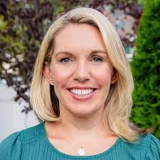 Danielle Grauer's Instagram, Twitter & Facebook