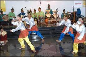 Terdapat banyak tarian tradisonal yang berasal dari sumatra utara yang menghiasi kekayaan seni tari di negeri nusantara ini. Jabatan Warisan Negara Department Of National Heritage Facebook