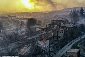 The fire spread to houses. 8wezfp3w1cnogm