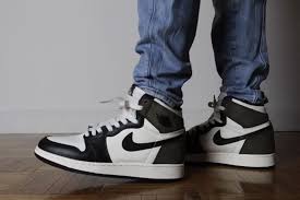 Angelus direct from the moment of the order it is necessary to wait about 2 weeks / 3 weeks for the realization and the shipping of the shoe. Air Jordan 1 High Dark Mocha Sneakers White Sneakers Air Jordans