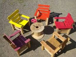 Kidschairs Stoel Van Pallet Voor Kinderen Eenvoudig Zelf Te Maken Diy Mobel Aus Paletten Paletten Mobel Kinder Palette Kinder