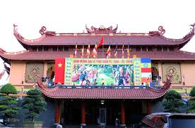 Vi ngày lễ thường là lễ kỷ niệm, như kỷ niệm một sự kiện lịch sử quan trọng, như ngày quốc khánh, hoặc có thể là một lễ kỷ niệm tôn giáo như lễ giáng sinh, lễ phật đản. Giao Há»™i Pháº­t Giao Viá»‡t Nam Tá»• Chá»©c Trá»ng Thá»ƒ Ä'áº¡i Lá»… Pháº­t Ä'áº£n Xa Há»™i Vietnam Vietnamplus