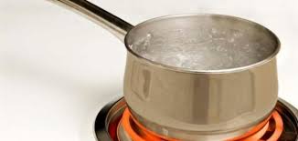 ما تأثير اضافة 4 ملاعق ملح بدلا من 2 على درجة غليان الماء إسألنا