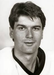 Player photos for the 1988-89 Edmonton Oilers at hockeydb.com
