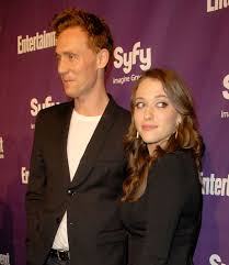 The brunette beauty met hiddleston in 2010 while filming thor. Closed Tom Hiddleston Archive Tom Hiddleston And Kat Dennings Attend The Ew Syfy