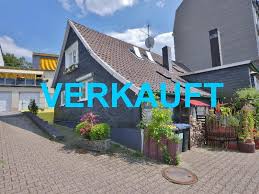 Das heißt, schon seit über 100 jahren optimieren wir wohnraum im trend der zeit. Expertimmobilien Marco Groppel E K Uriges Schieferhaus Mit Neun Garagen Auf Einen Klasse Grundstuck In Wuppertal Cronenberg Immobilienmakler Haan Immobilienmakler Bodensee Kauf Vermietung Verkauf Wohnung Eigentumswohnung Haus Mietwohnung
