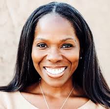 Monique Dean's Instagram, Twitter & Facebook